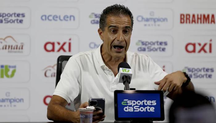 Paiva rebate xingamentos da torcida: ‘Não percebem mais de futebol do que eu’