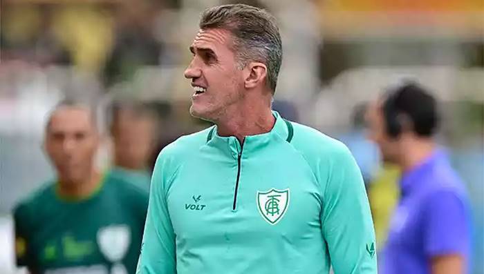 Mancini minimiza vaias e diz não se sentir pressionado no América-MG