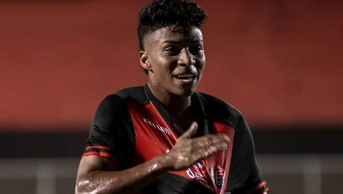 Atacante retorna ao Vitória após empréstimo ao Náutico