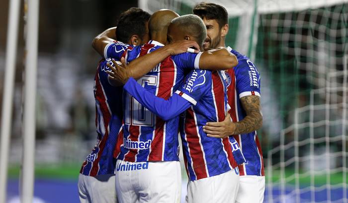 Na estreia de Ceni, Bahia vence bem o Coritiba e ganha um alento na Série A