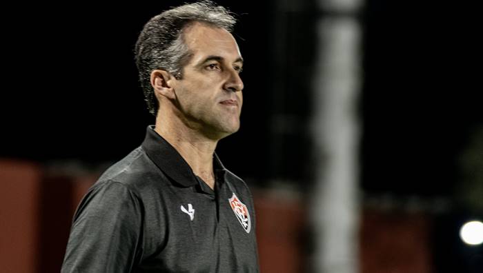 Santos tenta a contratação do técnico Léo Condé, do Vitória