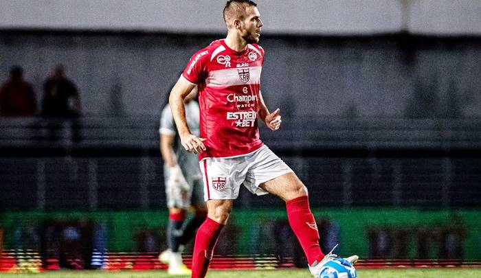 Zagueiro ex-Bahia volta a treinar e reforça o CRB contra o Vitória