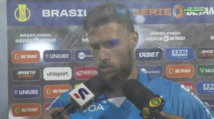 Goleiro do Avaí lamenta derrota para o Vitória: ‘A gente vai amargurar’