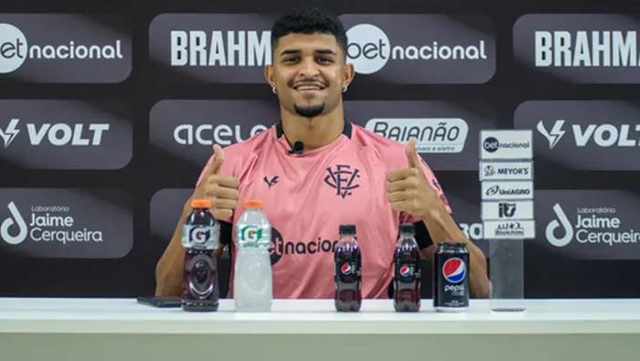Lateral do Vitória diz estar preparado para 1º jogo diante da torcida