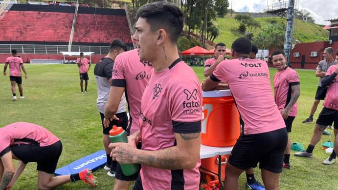 Lateral recém-chegado ao Vitória fica fora da lista de relacionados