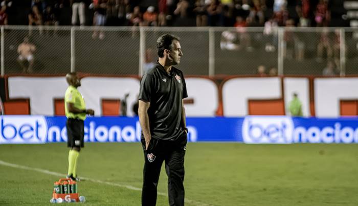 Léo Condé é o técnico com mais jogos pelo Vitória em competições nacionais desde 2018