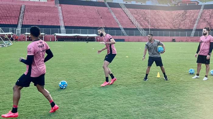 Vitória segue preparação para jogo decisivo contra o Vila Nova