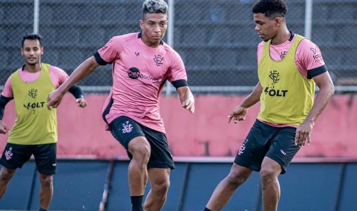 Vitória treina no Barradão e avança na preparação para confronto direto
