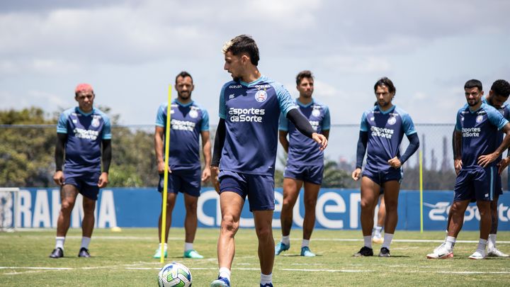 Bahia treina bolas paradas e construção de jogo de olho no Inter