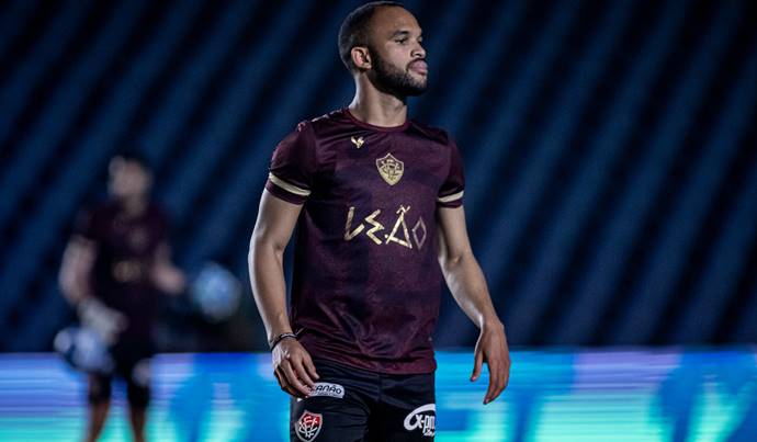 Condé elogia recuperação de João Victor e equilíbrio defensivo do Vitória