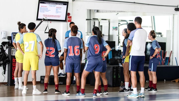 Elenco feminino do Bahia passa por avalição física duas semanas após título