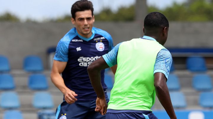Rogério Ceni observa cinco atletas do sub-20 em treino do Bahia