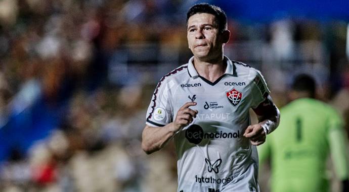 Vitória tem retornos para enfrentar o Flamengo; Veja provável escalação