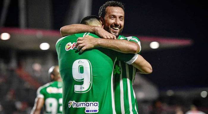 Melhor mandante, Vitória encara melhor visitante em possível jogo do acesso