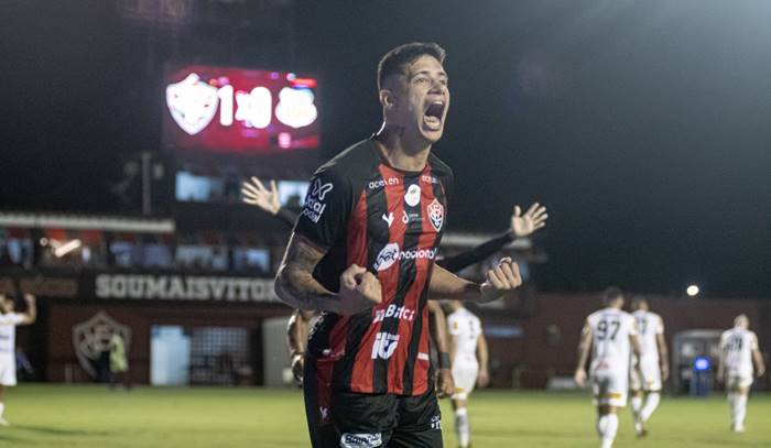 Vitória renova com zagueiro e mantém dupla de zaga titular para 2024