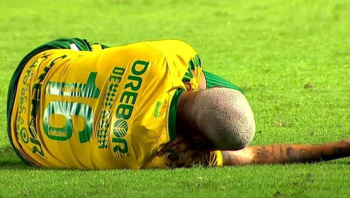 Com dores no ombro, Deyverson vira dúvida para jogo contra o Bahia