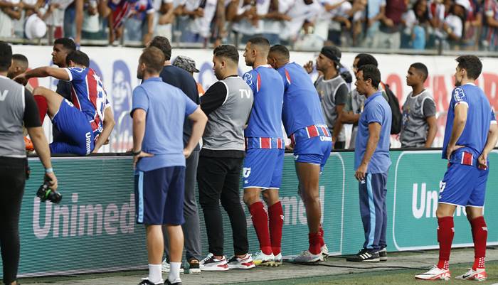 Oficial do Bepe reprova atitude dos atletas do Bahia durante protesto da torcida