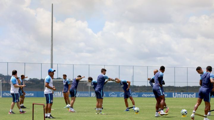 Ceni comenda treino técnico no Bahia com foco no Corinthians