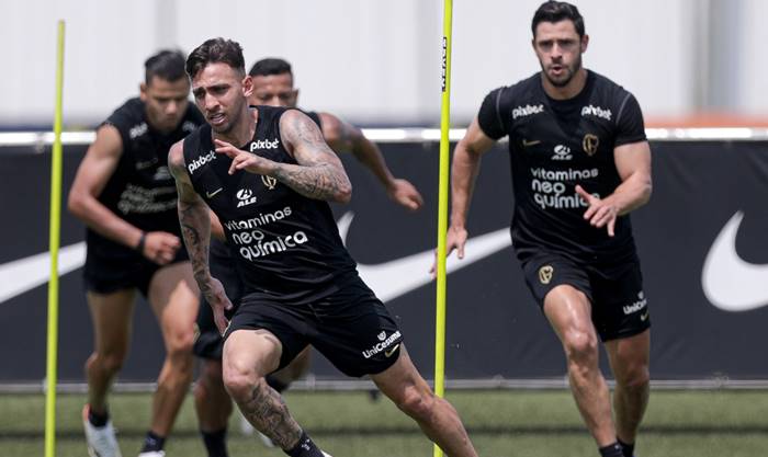 Volante não treina e goleiro trabalha separado no Corinthians