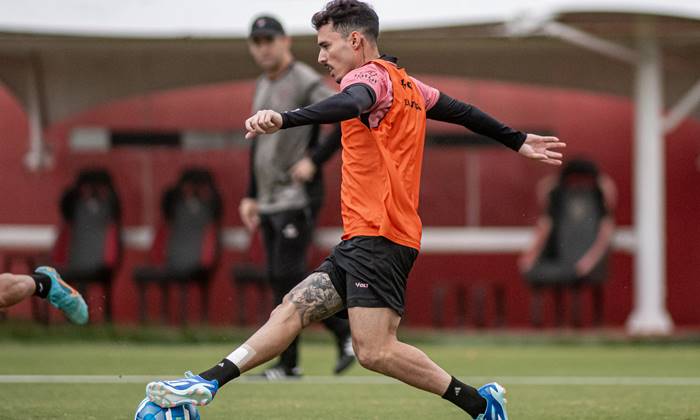 Vitória segue preparação para pegar o Novorizontino; Lateral faz tratamento