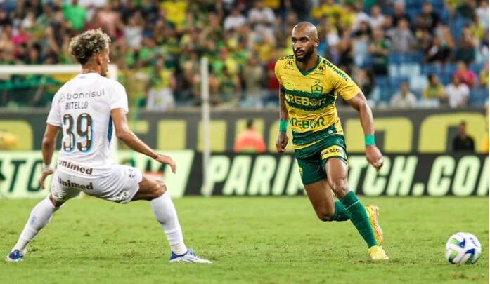 Além de Matheus Bidu, Vitória tem acerto com outro lateral-esquerdo