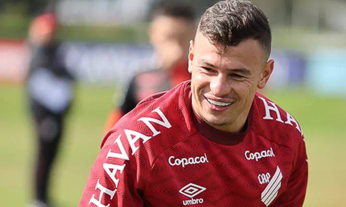 Bahia deve fazer proposta por volante do Athletico-PR, diz jornalista