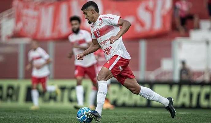 Ceará se aproxima de contratação de ex-zagueiro do Vitória