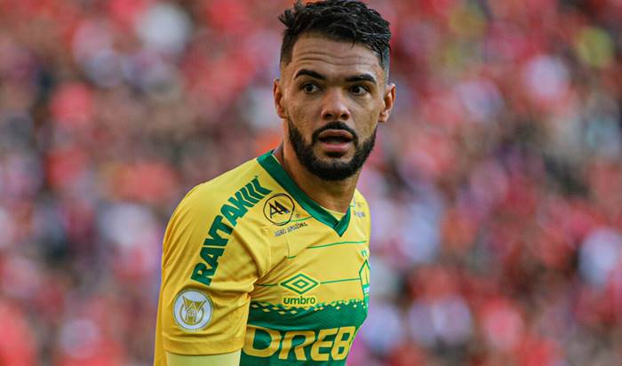 Corinthians acerta compra de ex-volante do Bahia por R$ 13,4 milhões