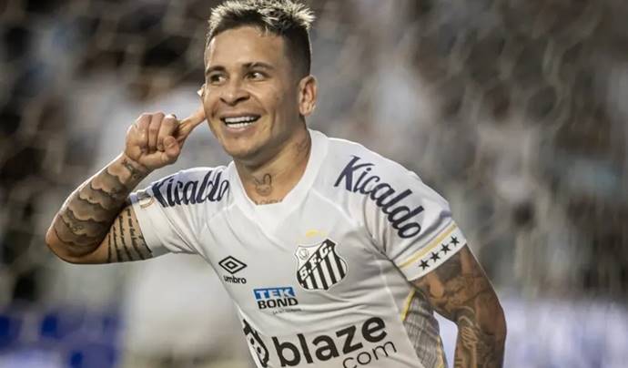 De férias na Venezuela, Soteldo confirma acerto com clube da Série A