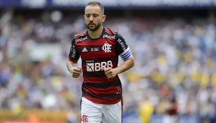 Everton Ribeiro foi indicado ao Bahia por Ceni, diz setorista do Flamengo