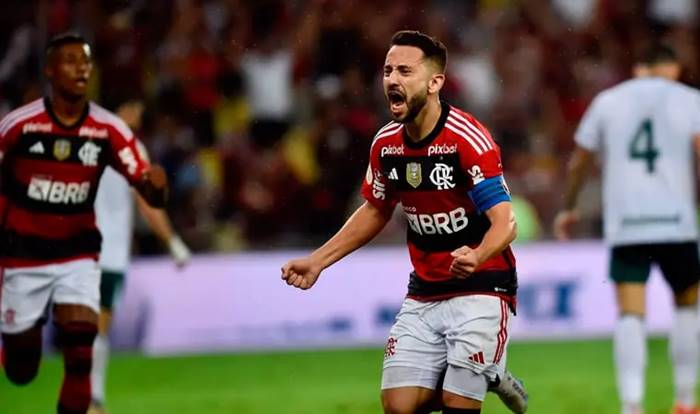 ‘Bahia chega forte para tentar contratar Everton Ribeiro’, diz jornalista