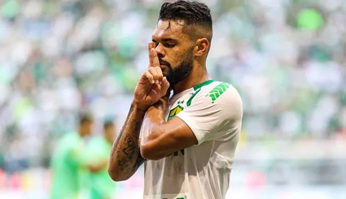 Cuiabá quer R$ 26 milhões para liberar volante ex-Bahia ao Corinthians