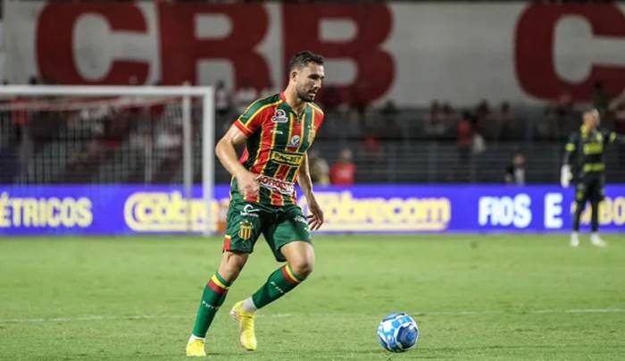 Após retornar de empréstimo, zagueiro do Bahia tem proposta do CRB