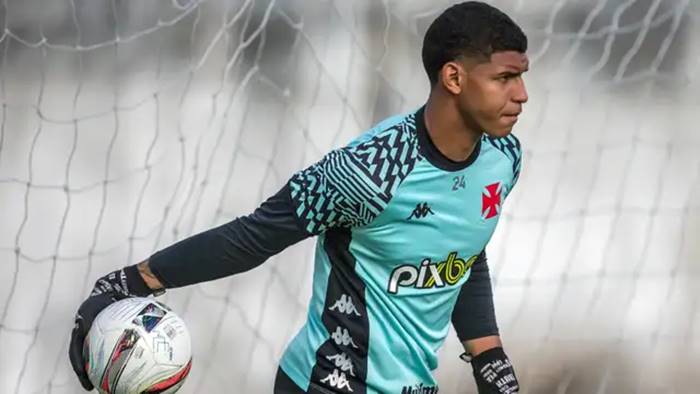 Vasco recusa proposta do Vitória e mantém goleiro para 2024