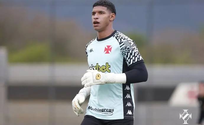 Vitória faz consultas por goleiros do Vasco e do Corinthians