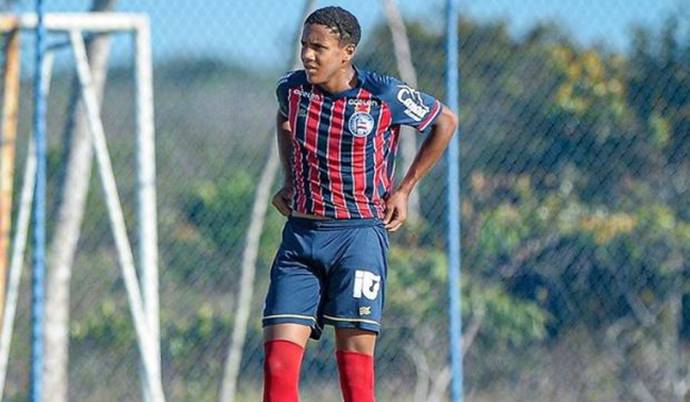 Bahia contrata promessa da divisão de base do Barcelona de Ilhéus