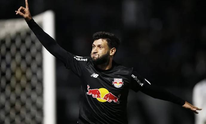 Flamengo oferece R$ 60 milhões ao Bragantino por lateral ex-Bahia e zagueiro