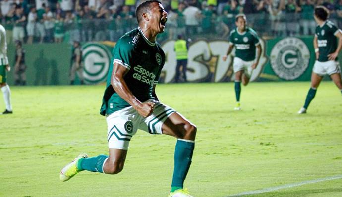 Vitória se aproxima de acerto com lateral-direito do Goiás