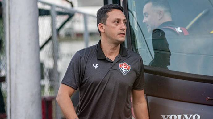 Vitória volta ao mercado em busca de reforços para fechar lacunas do elenco