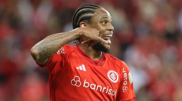 Vitória fez sondagem pelo centroavante Luiz Adriano, diz jornalista