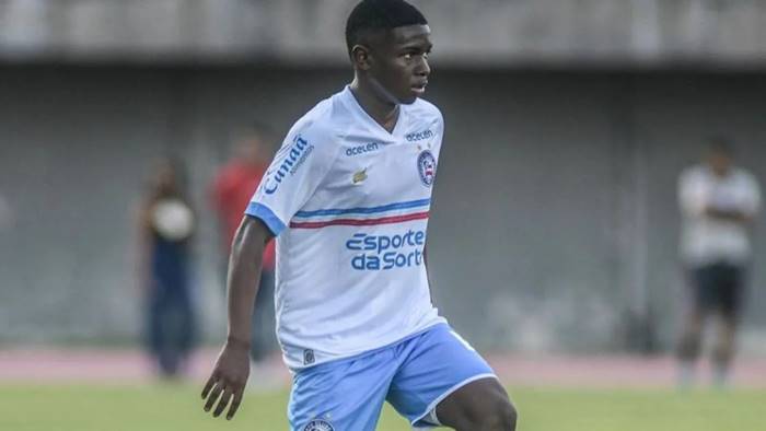 Volante do Bahia celebra ano especial e diz se inspirar em Xavi e Iniesta