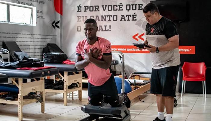 Cristián Zapata faz exames e realiza primeiro treino no Vitória