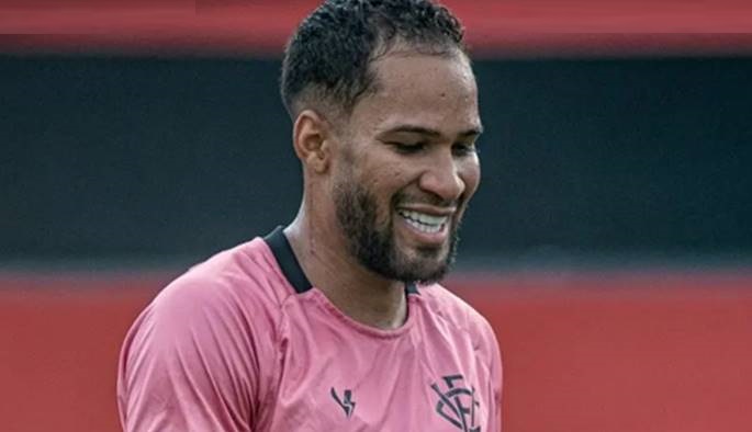 Vitória pede lateral e atacante por 30 dias; Volante volta contra o Botafogo