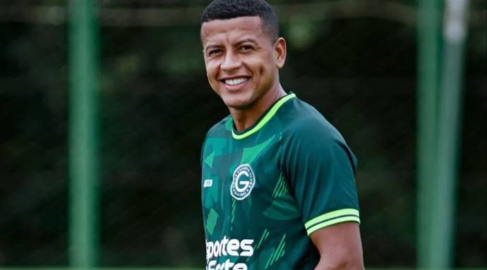 Vitória recua e desiste de lateral após interesse de outros clubes