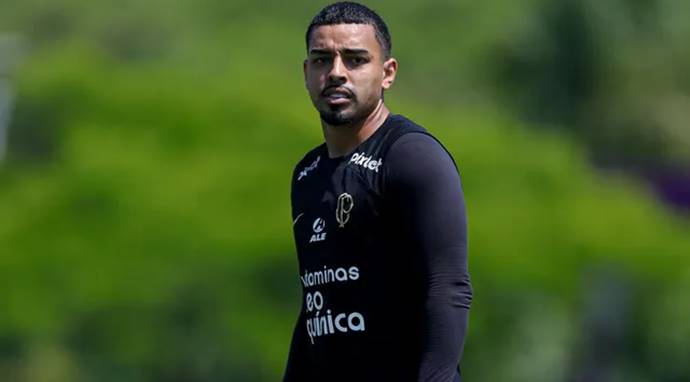 Oferecido ao Vitória, lateral do Corinthians está acertando com o Goiás