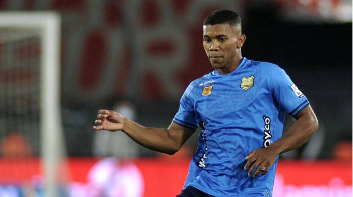 Presidente do Vitória confirma interesse em meia colombiano