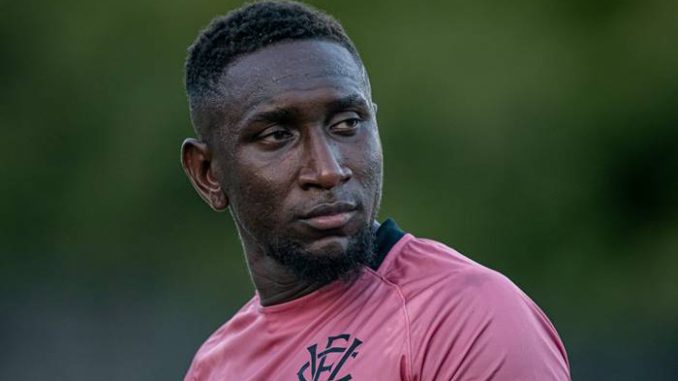 Vitória encaminha venda de Eryc Castillo para clube da Série B