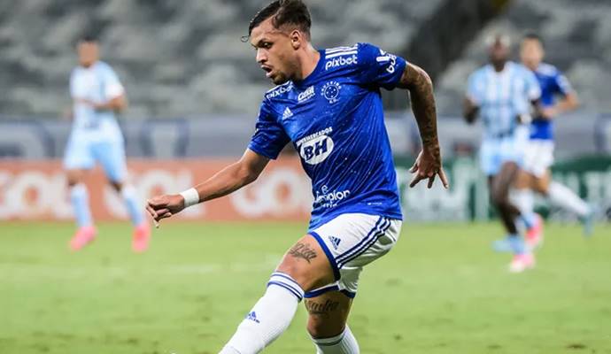 Vitória faz consulta por meia do Cruzeiro que está atuando na Rússia