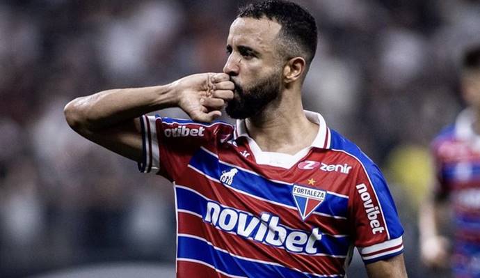 Volante acerta com o Bahia e deve participar de pré-temporada em Manchester
