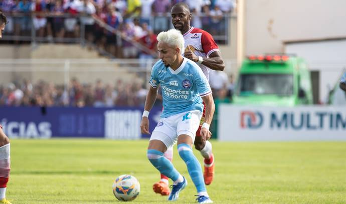 Bahia vence a Juazeirense, reassume liderança e garante vaga na semifinal do Baianão